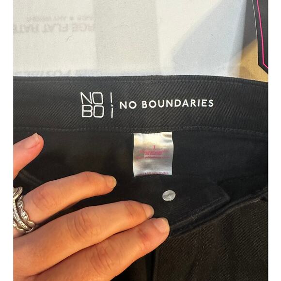 No Boundaries Carpenter Jeans – Women’s Size 1 – Black – NWT - Picture 3 of 6